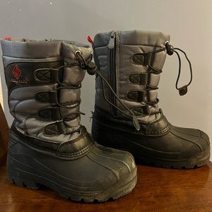 Boys snow boots size 13
